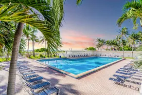 Ventur Loft 2-Story Beachfront Scenic Views - Image 4