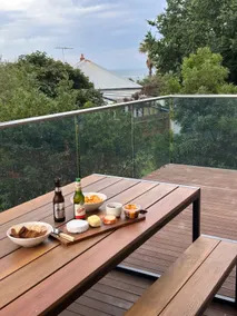 Beachside House + 2 Queen Studios: Sleeps 12 - Image 2