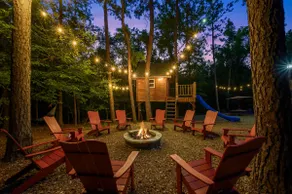 Walk2Town-Private Creek-Hot Tub-Treehouse-Firepit - Image 4