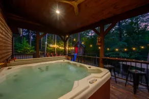 Walk2Town-Private Creek-Hot Tub-Treehouse-Firepit - Image 3