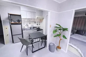 [With a projector] Modern room in the Shinagawa area, 5-minute walk to Togoshi Ginza, direct access to Asakusa, 36 m² | Spacious. - Image 3