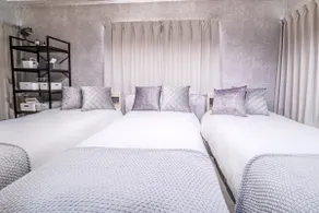 [With a projector] Modern room in the Shinagawa area, 5-minute walk to Togoshi Ginza, direct access to Asakusa, 36 m² | Spacious. - Image 4