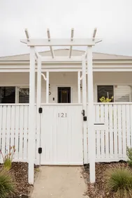 Eat Street Family Retreat– 3Bed, 2Bath, Playground - Image 5