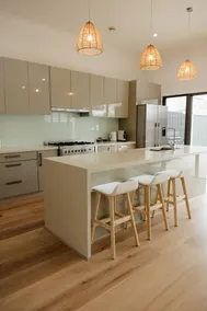Eat Street Family Retreat– 3Bed, 2Bath, Playground - Image 3
