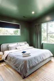 3BR ensuites, Garage, Mins to Airport & Uptown - Image 3