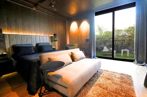 MES Secret Hide-Out Beautiful Terrace BedRm Lounge - Image 2