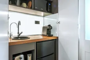 Elegant, Airy Studio by Leicester Square - Image 4
