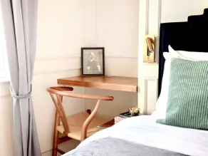 Elegant, Airy Studio by Leicester Square - Image 3