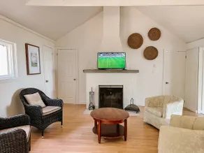Amberley Beach lakefront cottage - Lake Huron - Image 3