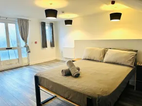 Spacious and Affordable City Center two beds flat - Image 2