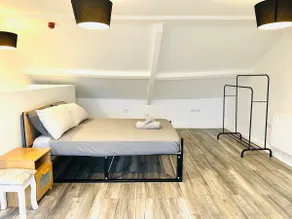 Spacious and Affordable City Center two beds flat - Image 4