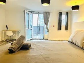 Spacious and Affordable City Center two beds flat - Image 5