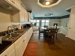 Riverview Residence in Historic Downtown Alton - Image 3