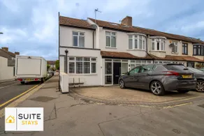 3 Bedroom | Close to Station & City | Free Parking - Image 4