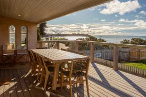 Splash by the Sea - Waterfront Accommodation - Image 5