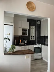 Close to the city center, a spacious, really bright studio - Image 5