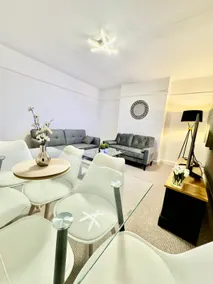 Comfy 4 Bedroom Maisonette - Image 2