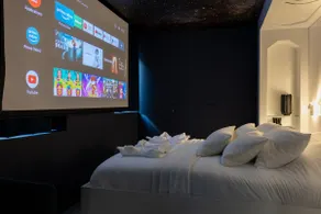 Galaxy Suite - Starry Stay with Balneo for Two! - Image 3