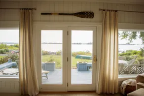 Beautiful renovated waterfront home on golf course - Image 3