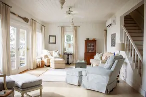 Beautiful renovated waterfront home on golf course - Image 2