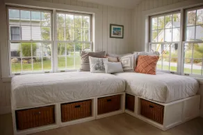 Beautiful renovated waterfront home on golf course - Image 5