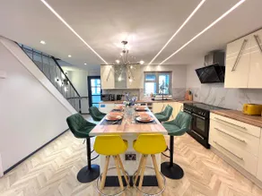 * Whole Luxury & Cosy House | Prime Location * - Image 5
