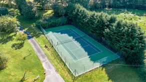 Stunning Countryside Home in Surrey by 53 Degrees Property, Ideal for Family Getaways, Private Tennis Court! - Image 2