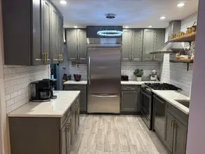 Modern One bedroom with Private Yard - Image 4