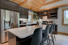 Spacious White Mountain Home w/2 Masters+Hot Tub - Image 2