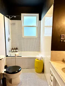 East Side Designer Apt Near Brown - Image 4
