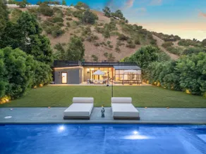 Family-Ready Beverly Hills Retreat Near It All - Image 2