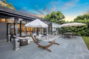 Family-Ready Beverly Hills Retreat Near It All - Image 4