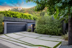 Family-Ready Beverly Hills Retreat Near It All - Image 3