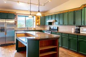 Fort Wine Manor: Entire Private Estate Home - Image 4
