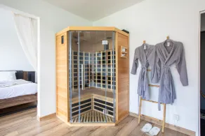 Dreams Suite - Jacuzzi & Sauna - Image 2