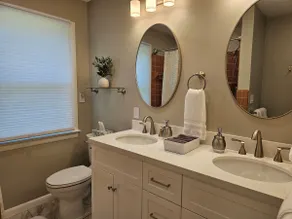 Spacious home with backyard - Image 2