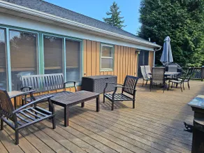 Spacious home with backyard - Image 3