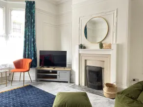 Spacious Victorian for 10 across Royal Infirmary - Image 2