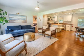 Paramount Paradise: Stylish + Screen Porch! - Image 2