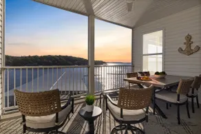 Pool • Balcony • Island • King • 505Mbps • Smart TVs - Image 4