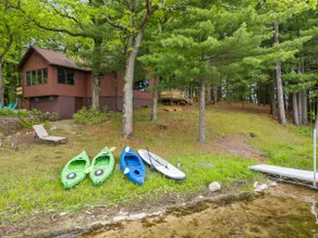 Charming Lakeside Escape - Image 4