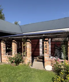 Unajan guest house in a garden landscape - Image 4