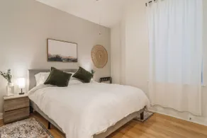 Spacious 2Bed2Bath with Parking, Wrigley Field - Image 3