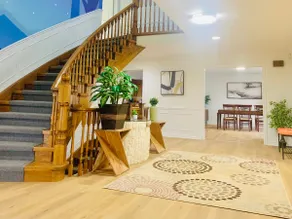 Amazing Unique House in Richmond Hill - Image 2