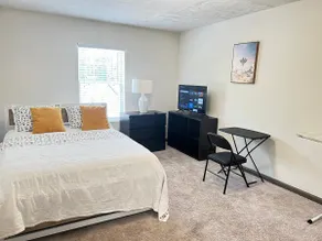 Entire cozy 2-bedroom Guest house in Atlanta - Image 2