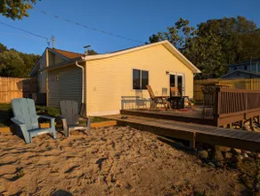 Dogs Stay Free! Fenced Lakefront Home with Sunsets - Image 2