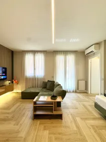 Central designer house with pool - Image 3
