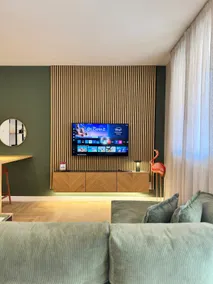 Central designer house with pool - Image 5