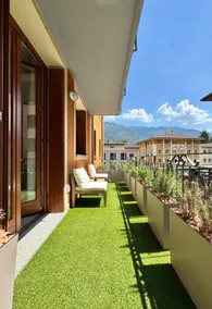 Central designer house with pool - Image 4