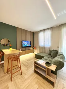 Central designer house with pool - Image 2